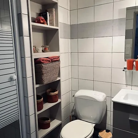 Daire Sete, Studio Cabine,proche Mer , Clim, Wifi, Parking Prive *