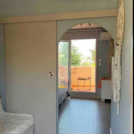 Sete, Studio Cabine,proche Mer , Clim, Wifi, Parking Prive *