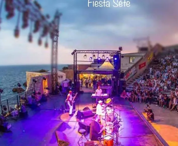 Sete, Studio Cabine,proche Mer , Clim, Wifi, Parking Prive דירה Sète