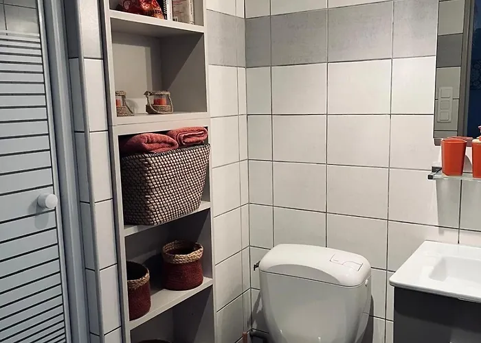 דירה Sete, Studio Cabine,proche Mer , Clim, Wifi, Parking Prive *